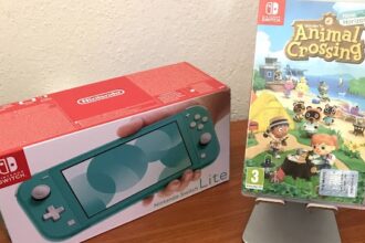Nintendo Switch Lite con gioco Animal Crossing New Horizon