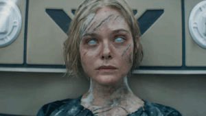 Elle Fanning nei panni di Thia
