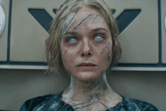 Elle Fanning nei panni di Thia