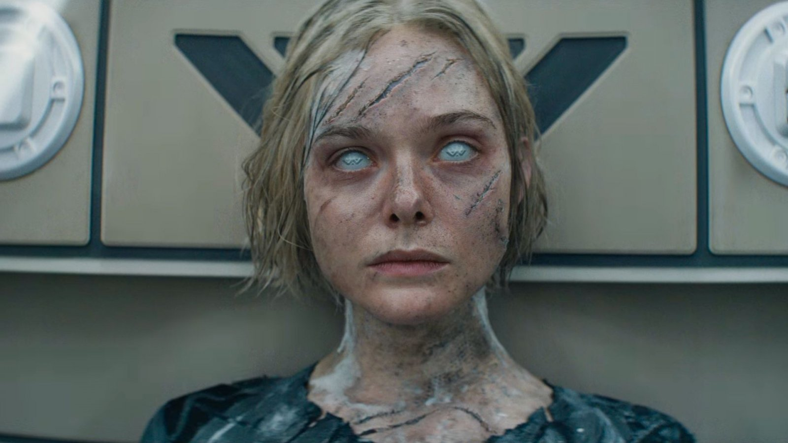 Elle Fanning nei panni di Thia