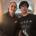 La foto tra Hideo Kojima e Zerocalcare a Lucca Comics 2025 è stata rimossa dopo le polemiche. Ecco cosa è successo davvero.