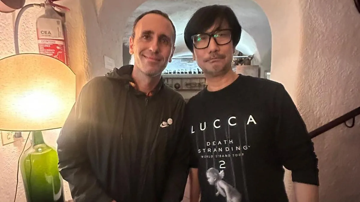 La foto tra Hideo Kojima e Zerocalcare a Lucca Comics 2025 è stata rimossa dopo le polemiche. Ecco cosa è successo davvero.